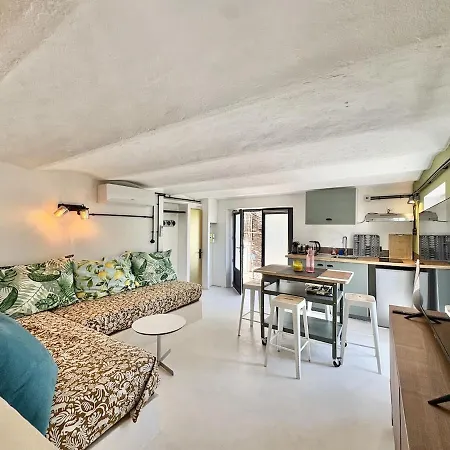 Renove Sur La Roche, Terrasse, Proche Plages, Parking Public A Proximite