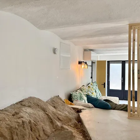 Renove Sur La Roche, Terrasse, Proche Plages, Parking Public A Proximite Apartmán *