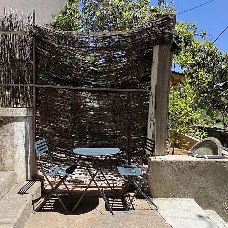 Renove Sur La Roche, Terrasse, Proche Plages, Parking Public A Proximite *